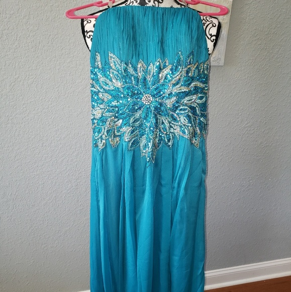 Prom dress - Picture 1 of 1